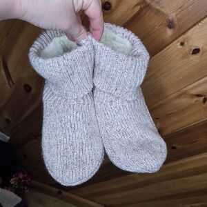 Lemon Slipper Socks Size S/M ( 5-7) Non-Slip Bottom Grip Cozy Faux Fur Lined